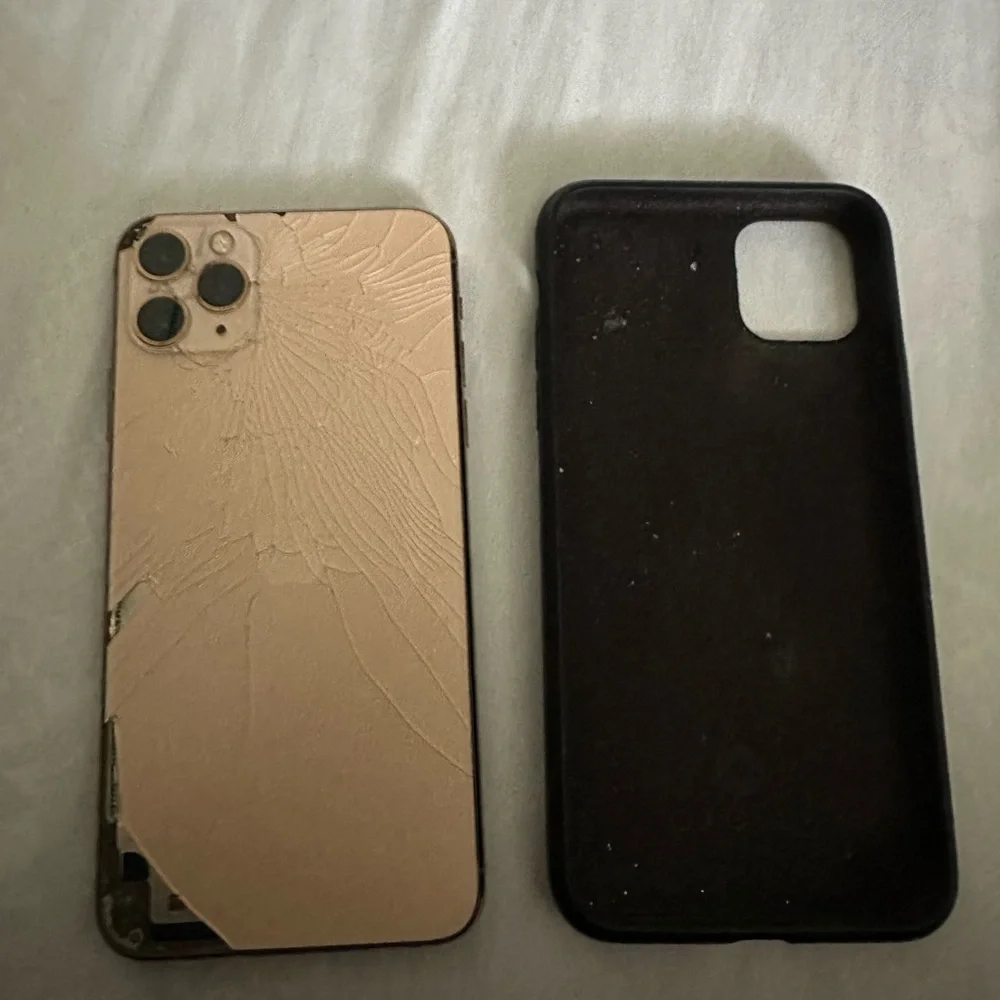 Cracked Scream and the back but you can fix that and any carrier tho